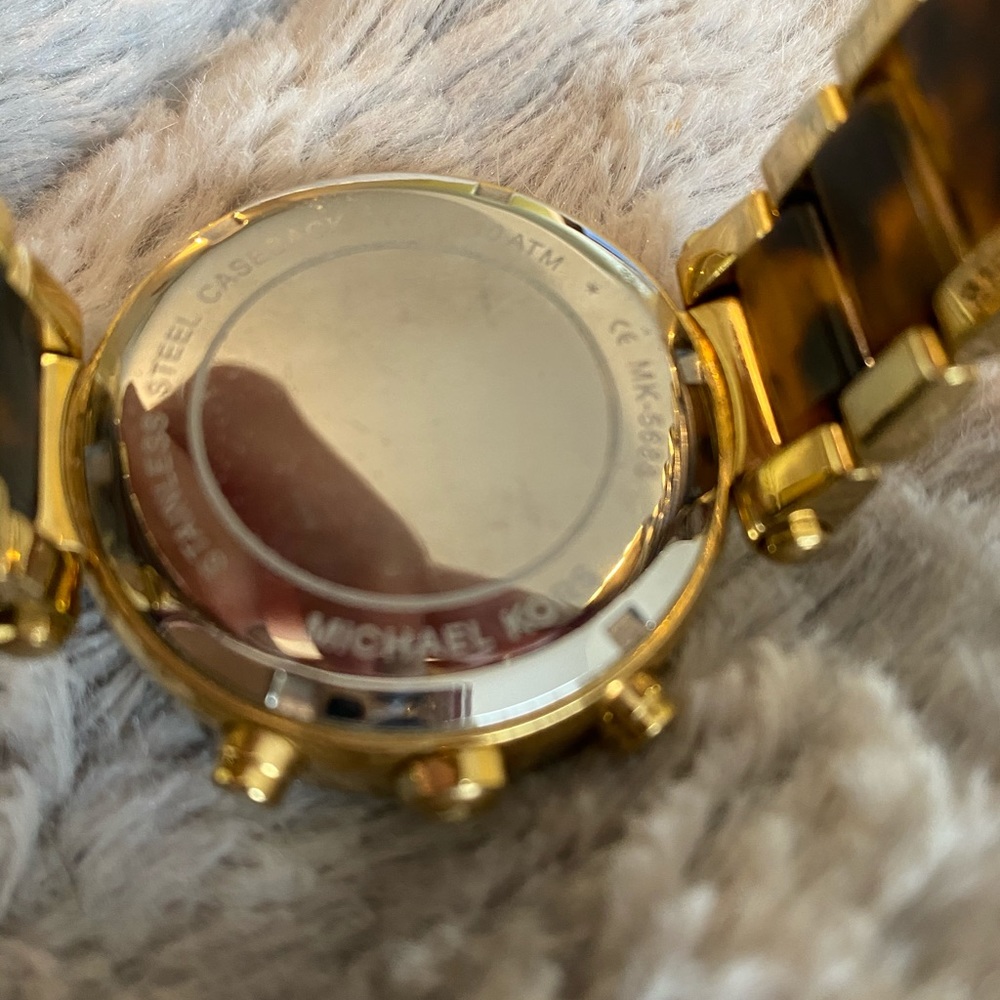 Micheal Kors Parker Tortoise Watch - Picture 4 of 4